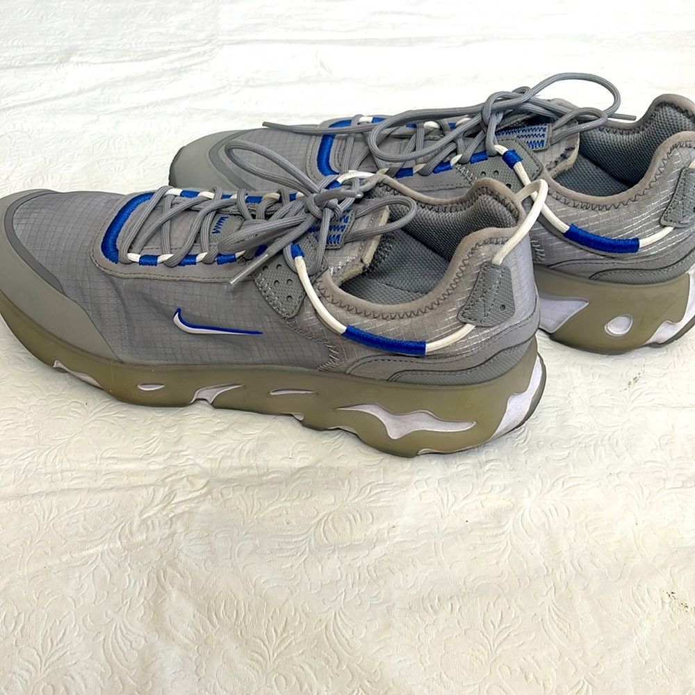 NIKE MENS 354Gray Sneakers with Blue Highlights - Picture 4 of 9